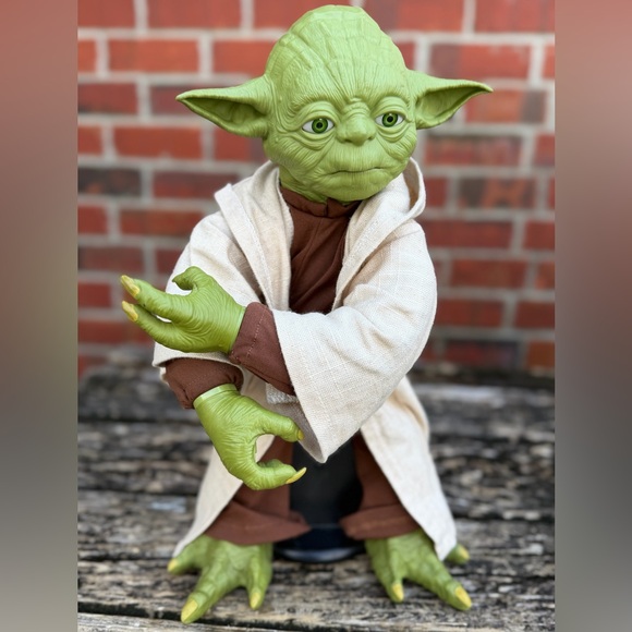 Star Wars Other - Star Wars Legendary Interactive Jedi Master 16” YODA 115 Phrases 360 Movement